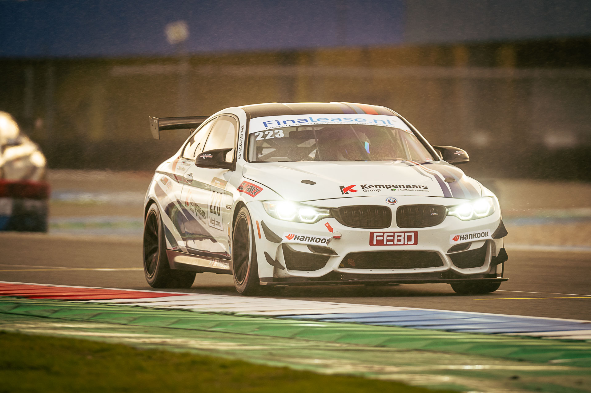 Speelman sluit autosportseizoen af op Assen